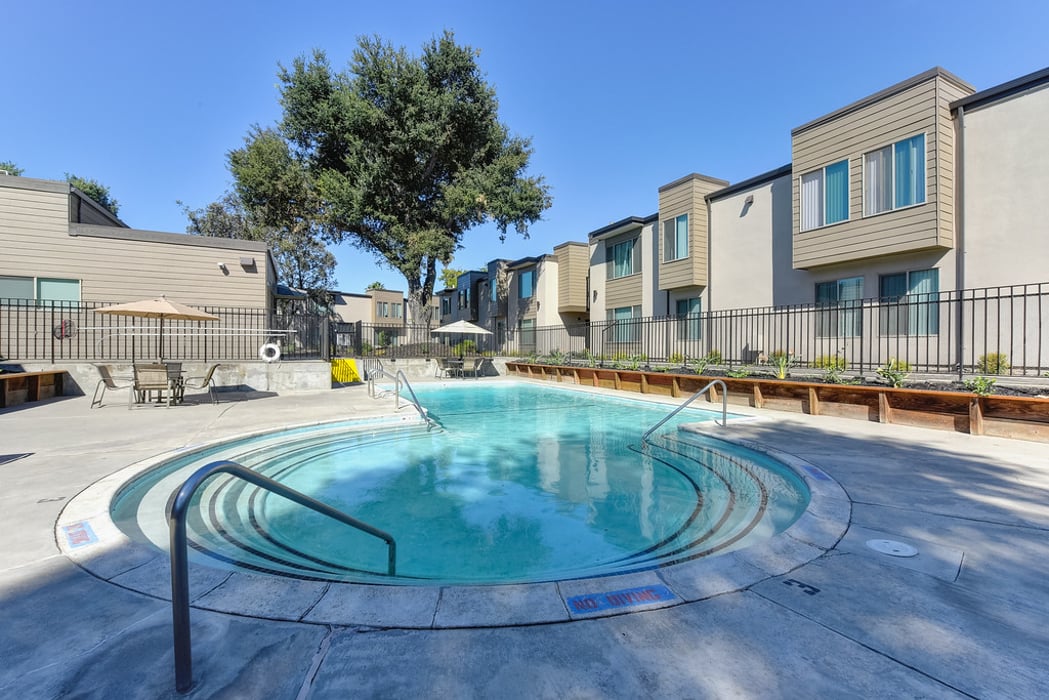 Lincoln Woods Apartments