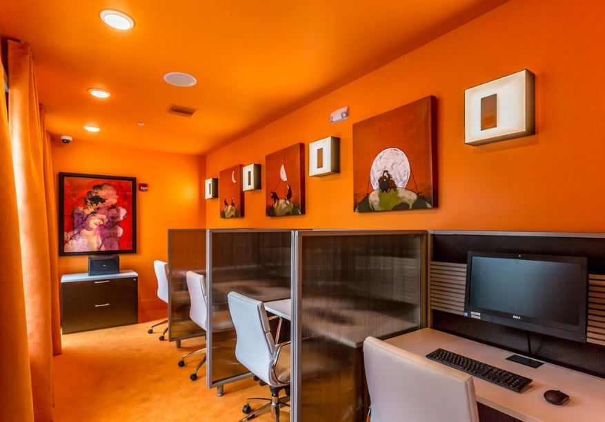 Bowman Pointe - TV, Chair, Screen