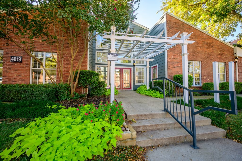 Bellevue Living - Patio, Porch